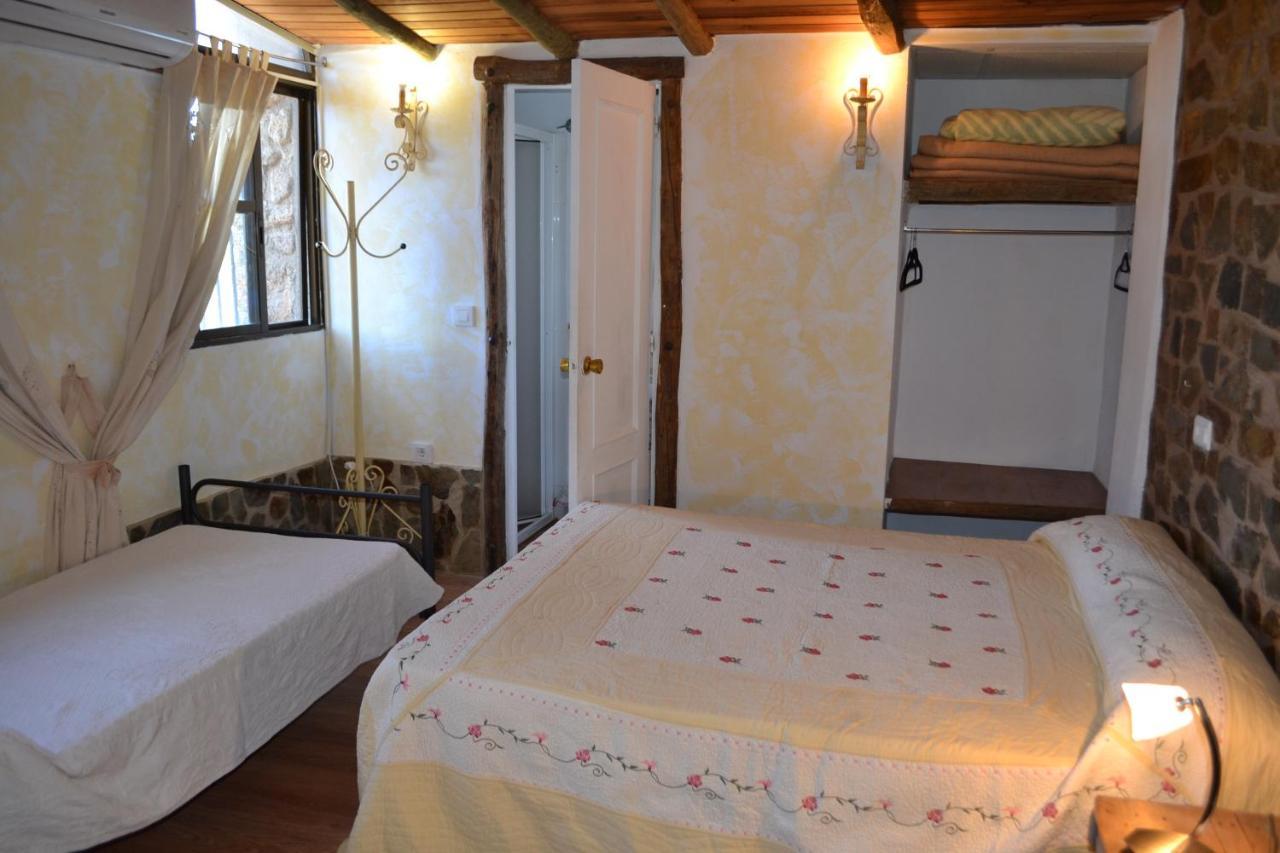 Albergue La Jarilla Plasenzuela Exteriér fotografie